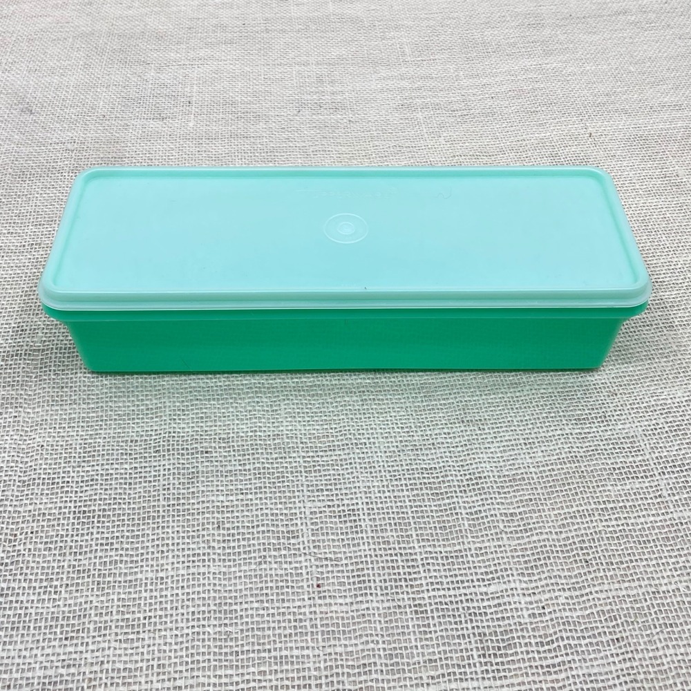 Vintage Tupperware Jadite Green Veggie, produce/celery crisp container with‎ lid